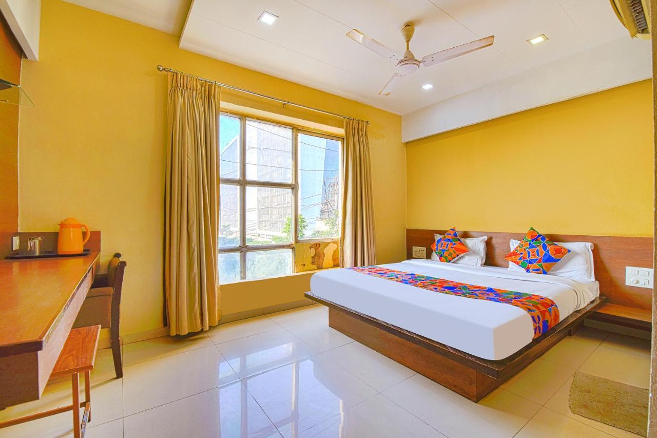 Hotel RB Residency Surat Exterior foto