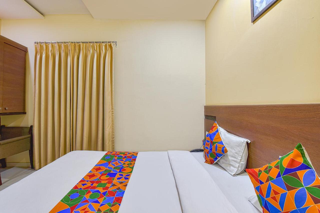 Hotel RB Residency Surat Exterior foto
